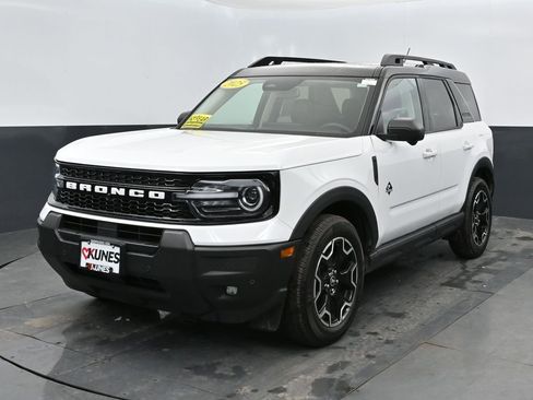 Used 2025 Ford Bronco Sport Outer Banks w/ Outer Banks Tech Package+ AWD/4WD image 11