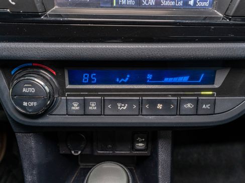 Used 2015 Toyota Corolla S image 18