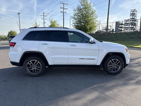 Used 2020 Jeep Grand Cherokee Limited AWD/4WD image 17