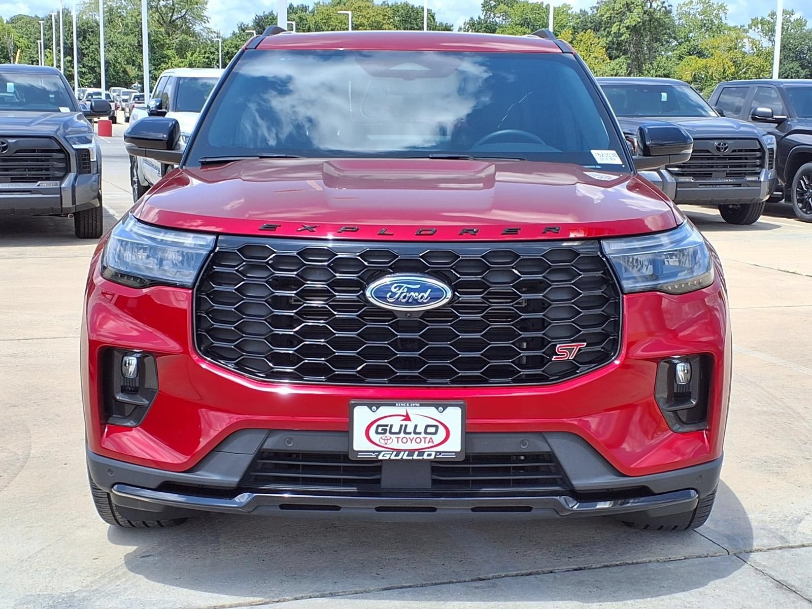 Used 2025 Ford Explorer ST AWD/4WD image 4