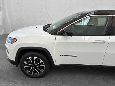 Used 2024 Jeep Compass Limited AWD/4WD image 3