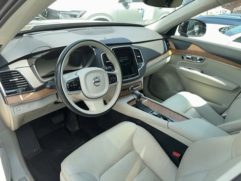 Certified 2022 Volvo XC90 T6 Momentum w/ Advanced Package image 8