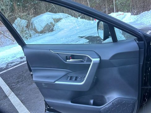 New 2025 Toyota RAV4 XLE w/ Convenience Package image 6