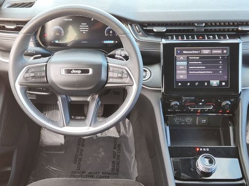 Used 2023 Jeep Grand Cherokee L Laredo image 30