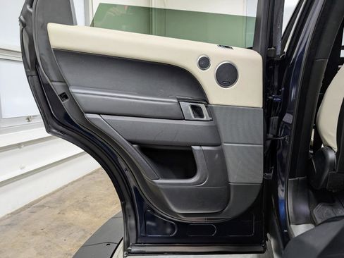 Used 2020 Land Rover Range Rover Sport HSE image 17