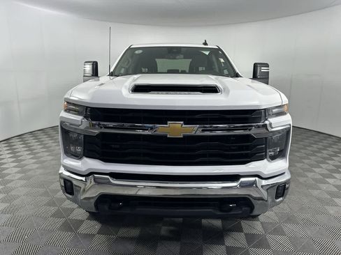 Used 2025 Chevrolet Silverado 2500 LT w/ Convenience Package AWD/4WD image 3