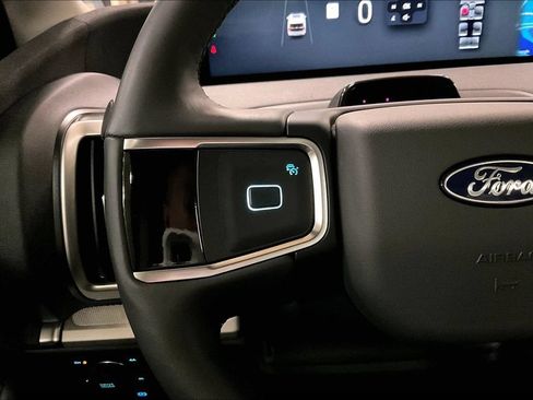 Certified 2025 Ford Expedition Active AWD/4WD image 17