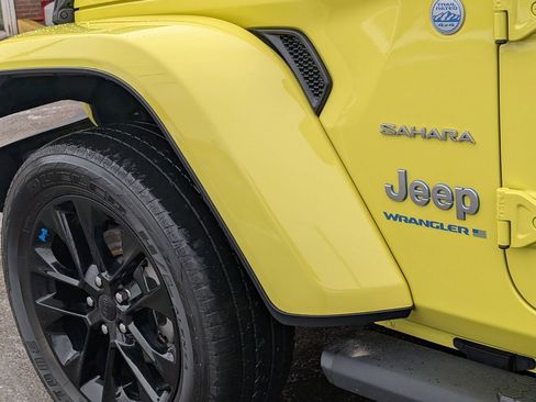 Used 2023 Jeep Wrangler Sahara w/ Cold Weather Group image 14