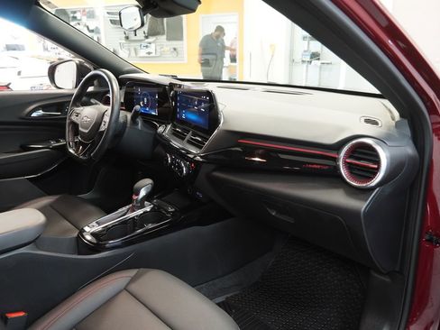 Used 2024 Chevrolet Trax RS w/ Driver Confidence Package image 33