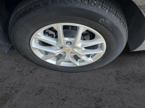 Used 2024 Chevrolet Equinox LT FWD image 31