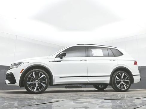 Used 2022 Volkswagen Tiguan SE R-Line FWD image 43