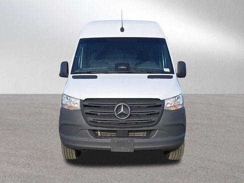 Used 2025 Mercedes-Benz Sprinter 2500 image 8