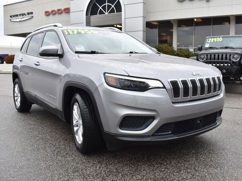 Used 2021 Jeep Cherokee Latitude image 3