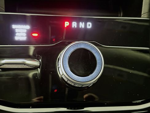 Used 2023 Jeep Grand Cherokee Limited w/ Black Appearance Package image 25