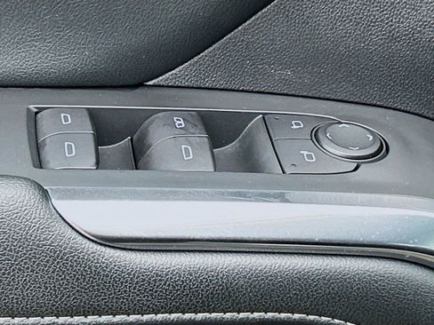 Used 2024 Chevrolet Traverse LT FWD image 25