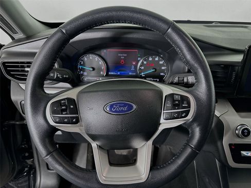Used 2023 Ford Explorer XLT image 12