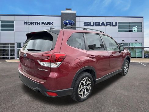 Used 2024 Subaru Forester Premium AWD/4WD image 3