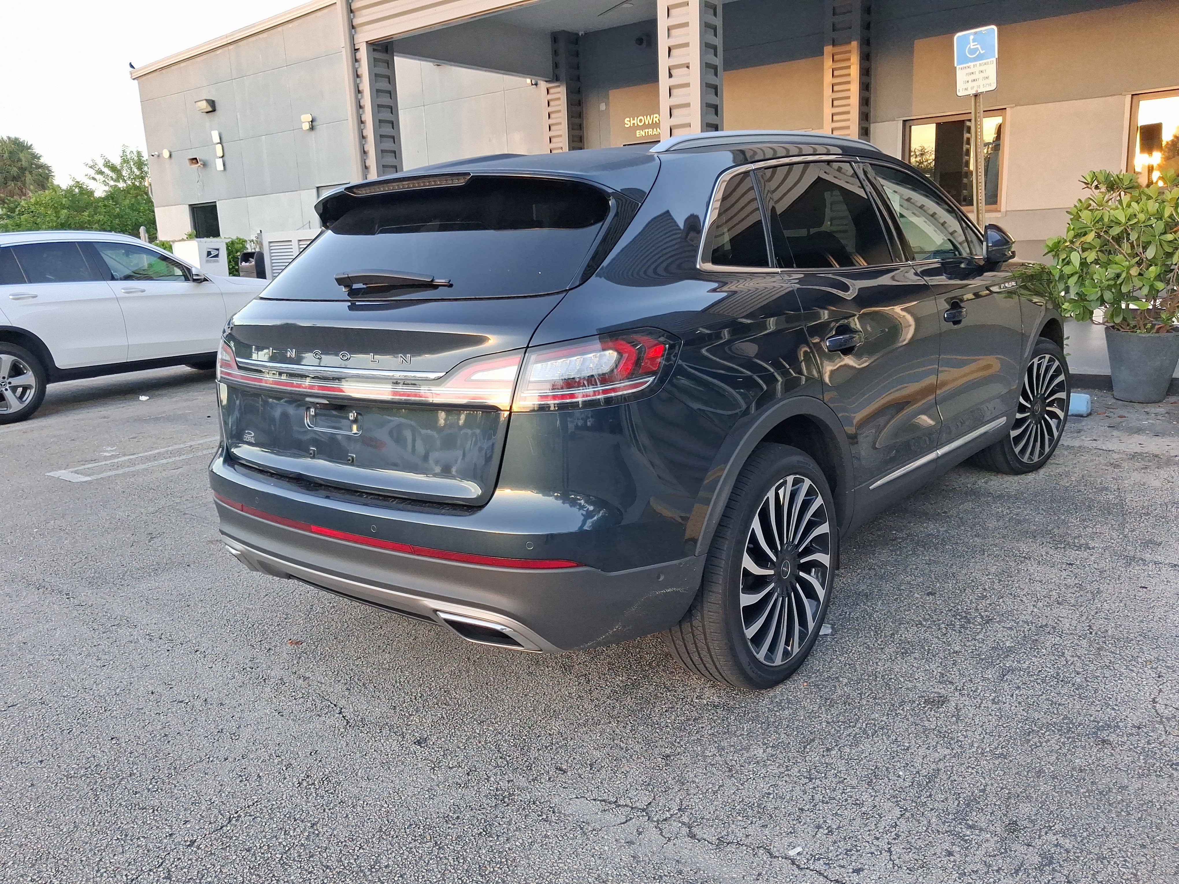 Certified 2023 Lincoln Nautilus Black Label w/ Cargo Utility Package AWD/4WD image 3