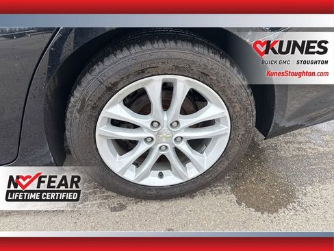 Used 2017 Chevrolet Malibu LT image 18