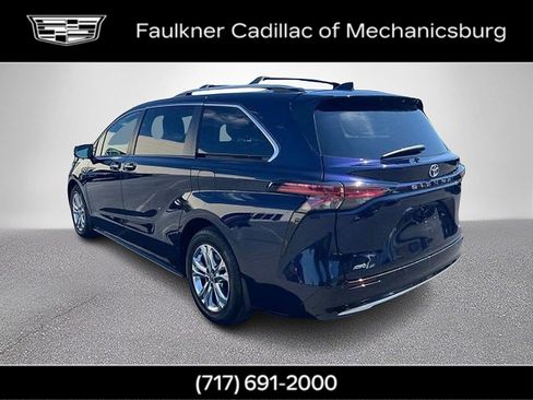 Used 2023 Toyota Sienna Platinum AWD/4WD image 9