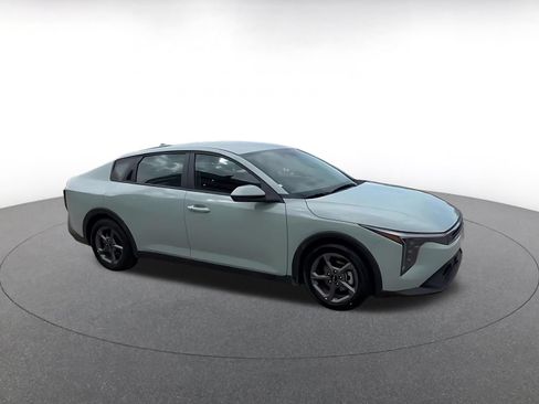 Used 2025 Kia K4 FWD image 2