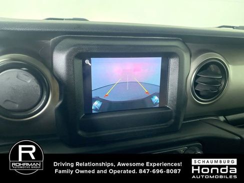 Used 2021 Jeep Gladiator Willys image 9