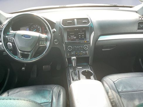 Used 2016 Ford Explorer XLT w/ Equipment Group 202A FWD image 12