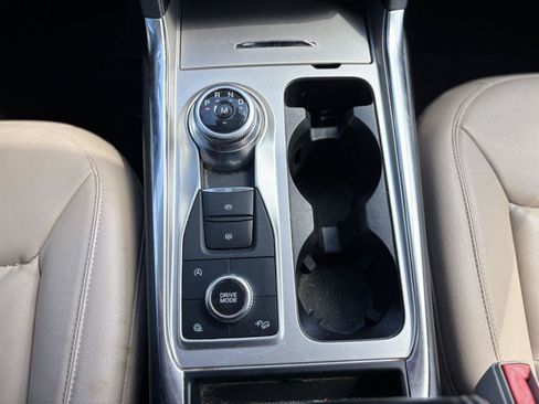 Used 2020 Ford Explorer XLT w/ Equipment Group 202A AWD/4WD image 25