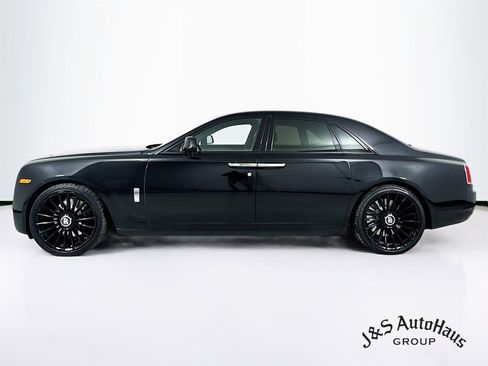 Used 2017 Rolls-Royce Ghost image 4