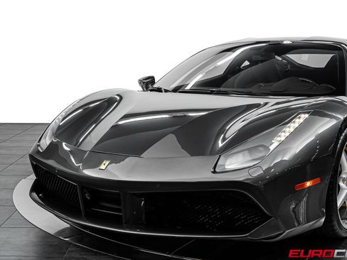 Used 2018 Ferrari 488 GTB RWD image 14