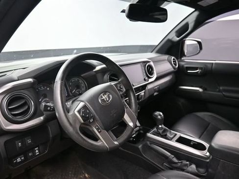 Used 2022 Toyota Tacoma Limited AWD/4WD image 16