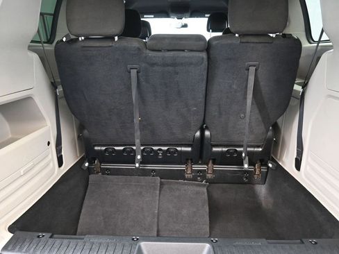 Used 2016 Dodge Grand Caravan SE image 19