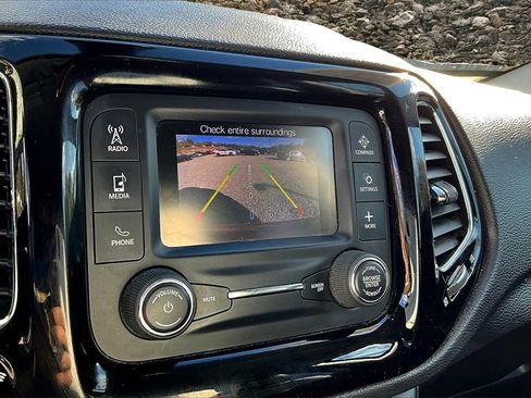 Used 2018 Jeep Compass Latitude image 18