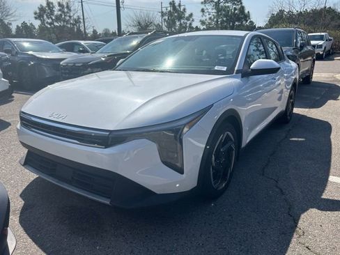 Used 2025 Kia K4 EX image 6