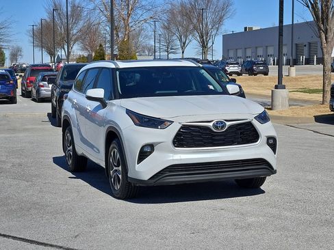 Used 2023 Toyota Highlander XLE image 1