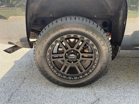 Used 2018 Chevrolet Silverado 1500 LT w/ Texas Edition image 25