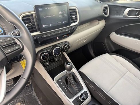 Used 2023 Hyundai Venue SEL image 28