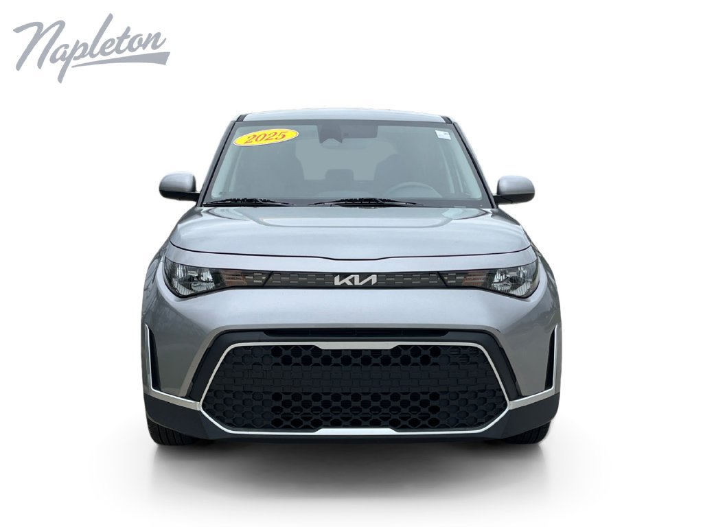 Used 2025 Kia Soul LX w/ LX Technology Package FWD image 9