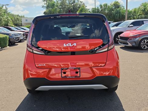Certified 2025 Kia Soul LX w/ LX Technology Package FWD image 7