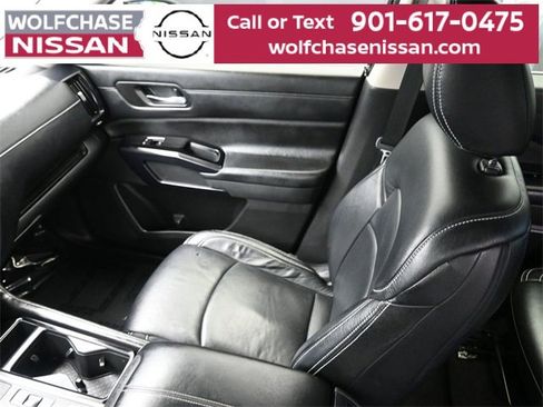 Used 2022 Nissan Pathfinder SV image 11