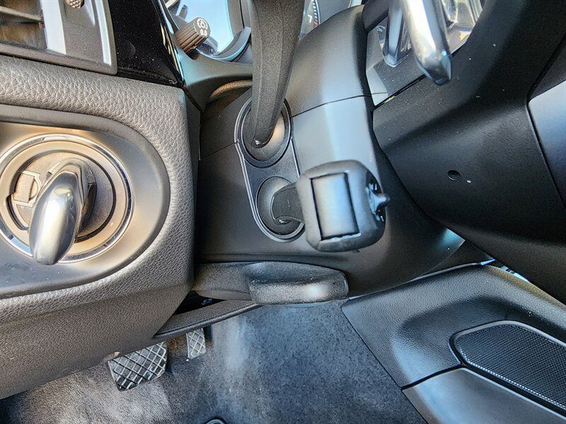 Used 2022 Porsche Macan AWD/4WD image 27