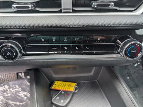 Used 2026 Chevrolet Equinox LT AWD/4WD image 17