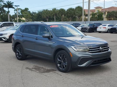 Certified 2023 Volkswagen Tiguan SE w/ Panoramic Sunroof Package FWD image 2