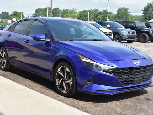 Used 2023 Hyundai Elantra SEL w/ Convenience Package FWD image 11