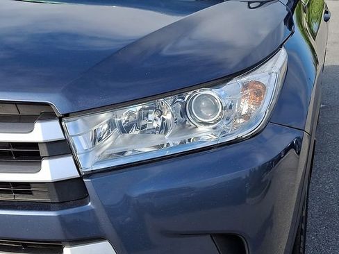 Used 2019 Toyota Highlander XLE AWD/4WD image 9