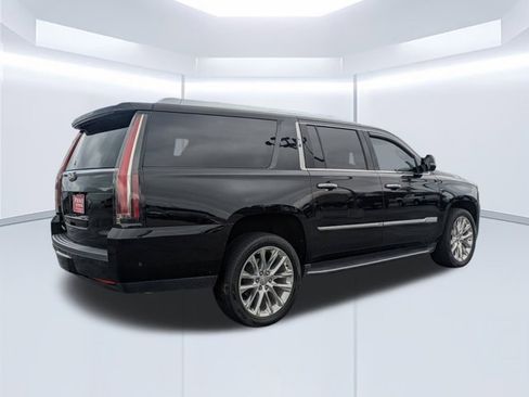Used 2019 Cadillac Escalade ESV Luxury image 3