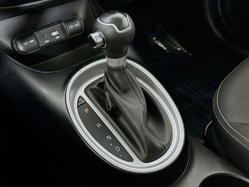 Used 2018 Kia Soul + FWD image 16