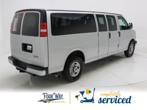 Used 2017 GMC Savana 3500 LT w/ LT Preferred Equipment Group image 4