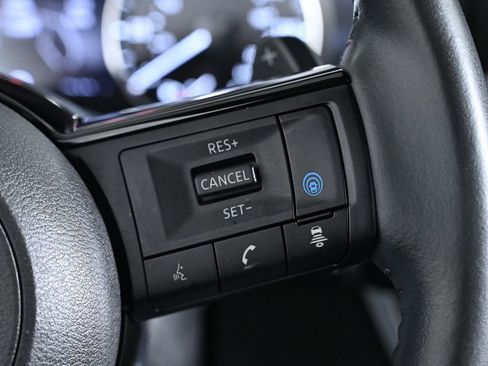 Used 2023 Nissan Rogue SL w/ SL Premium Package image 13