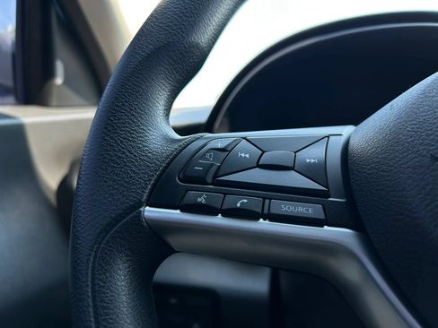 Used 2021 Nissan Kicks S FWD image 12